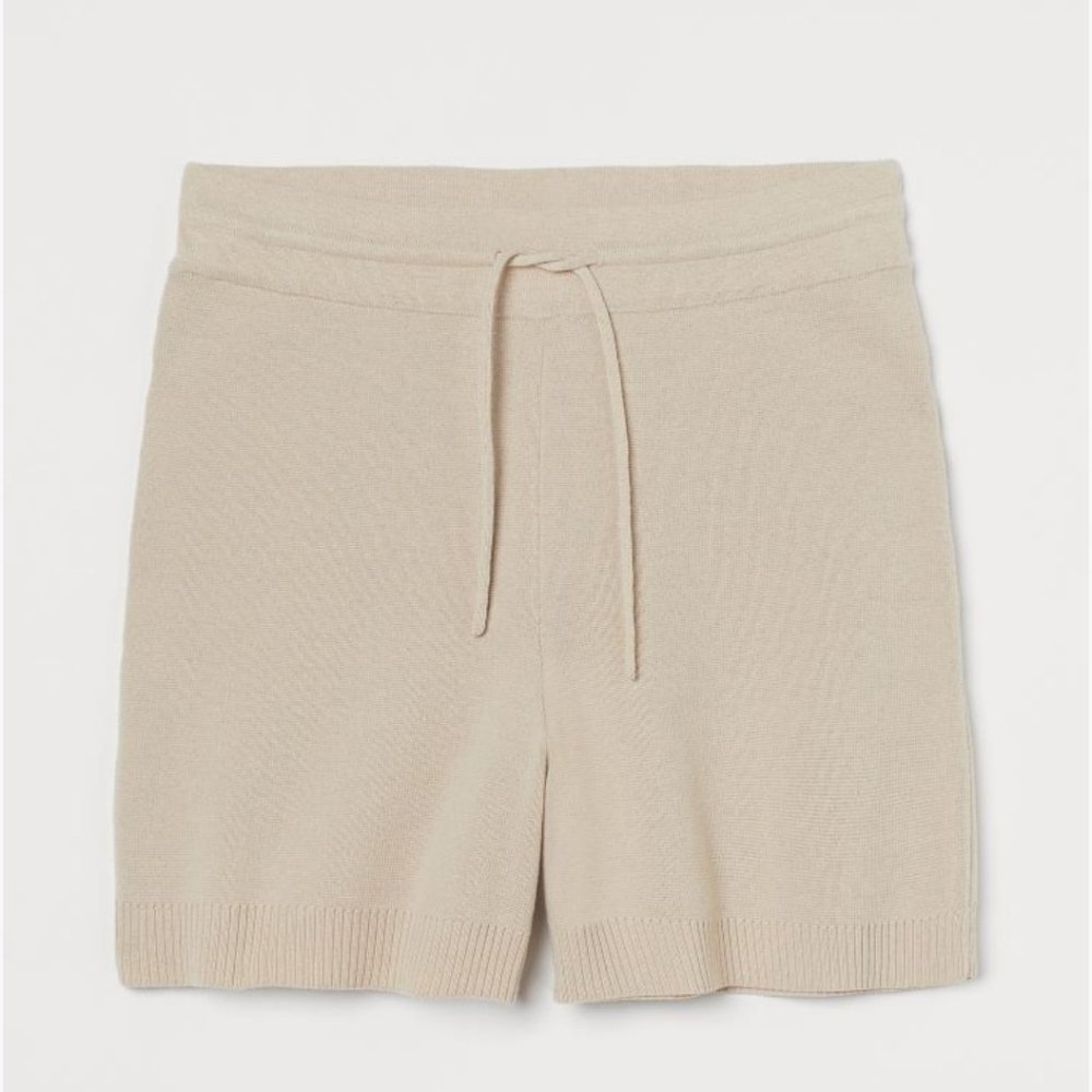💕 2/20 💕 H&M Womans Fine-Knit Tan Shorts | Size L